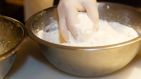 ШАГ 8. апельсиновый бисквит с клубникой