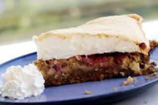 Бабушкин торт с ревенем и мягким безе