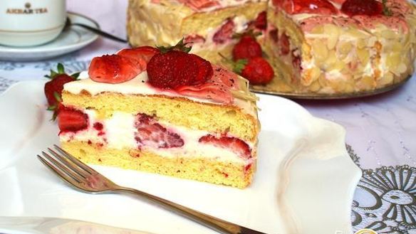 ШАГ 11. бисквитный торт с клубникой и сливочным кремом