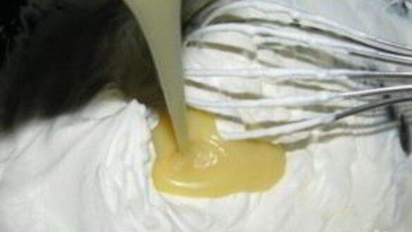 ШАГ 13. блинный торт со взбитыми сливками