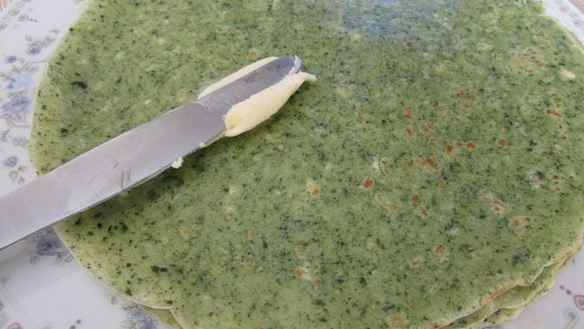 ШАГ 8. блинный тортик с грибным соусом