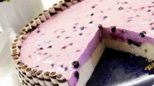 ШАГ 4. чернично-йогуртовый торт