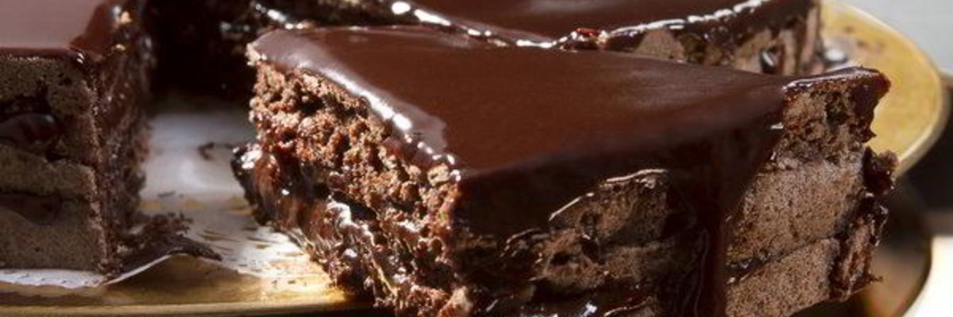 Идеальный шоколадный торт в глазури к празднику