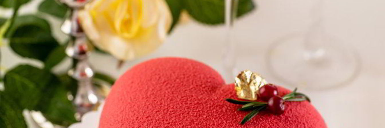 Муссовый торт Сердце с вишней, лимоном и ванилью