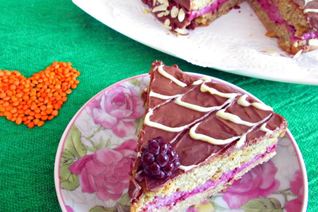 Постный полезный чечевичный торт с ежевичным кремом