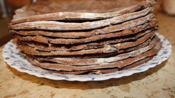 ШАГ 14. шоколадный медовик с черносливом