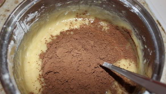 ШАГ 8. шоколадный медовик с черносливом