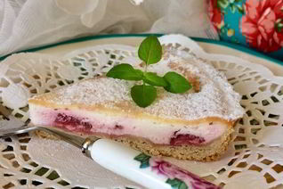 Сметанник с клубникой