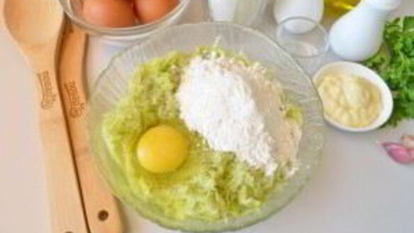 ШАГ 3. торт из кабачковых блинчиков