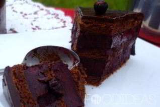 Торт с черной смородиной