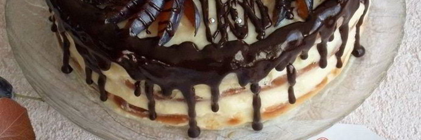 Торт с заварным кремом и сливами