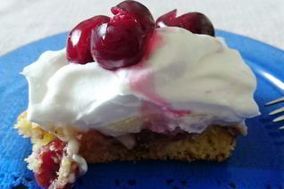 Торт вишня в снегу