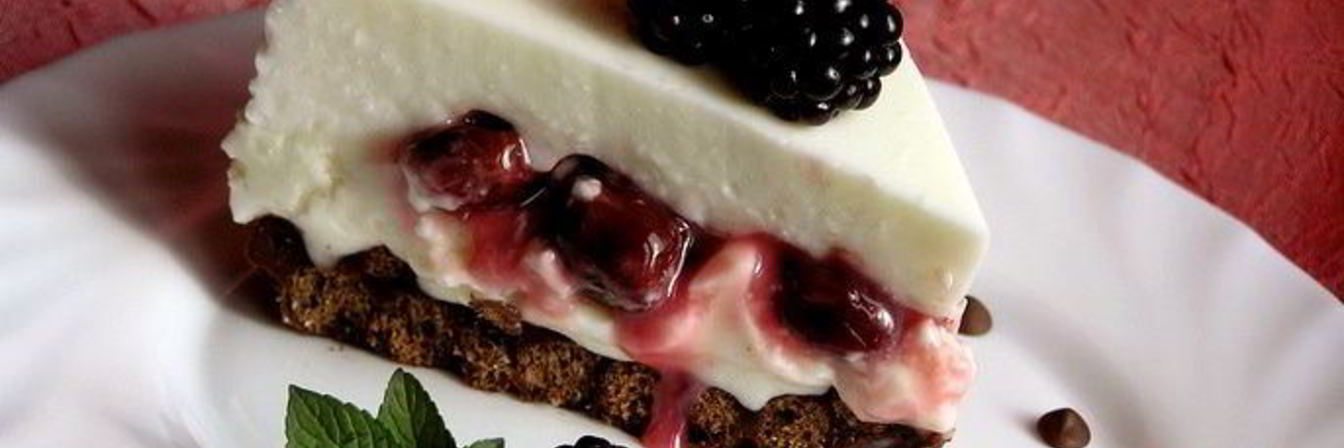 Творожно-зефирный торт с вишней