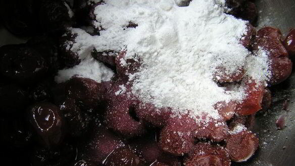 ШАГ 7. творожно-зефирный торт с вишней