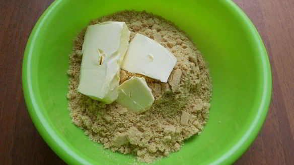 ШАГ 2. творожно-желейный торт с малиной без выпечки