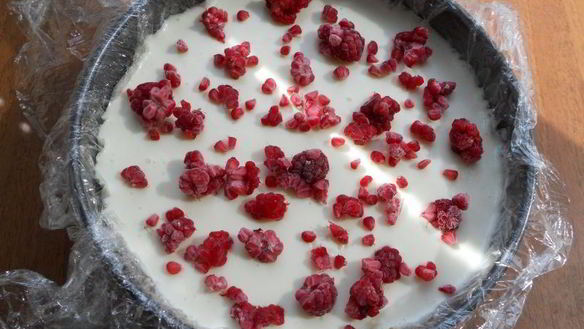 ШАГ 7. творожно-желейный торт с малиной без выпечки