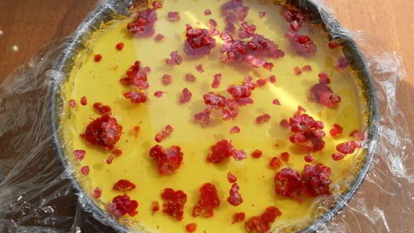 ШАГ 8. творожно-желейный торт с малиной без выпечки