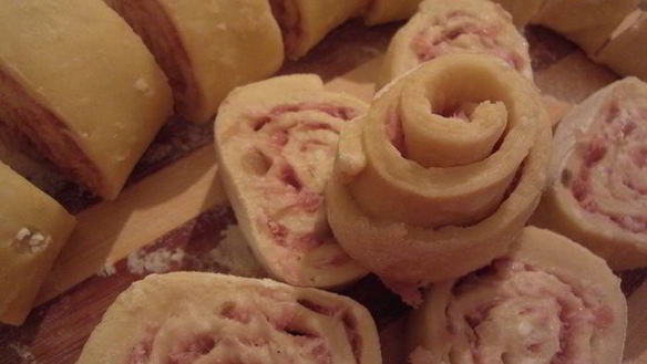 ШАГ 3. творожные рулетики-улитки с мясом