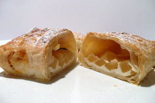 Яблочные слойки с творогом