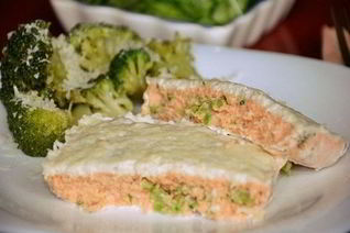 Диетическая запеканка из форели с брокколи