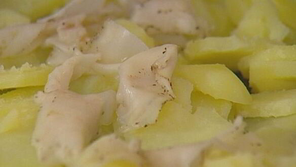 ШАГ 8. картофельная запеканка с колбасками и сыром