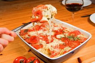 Картофельная запеканка с помидорами