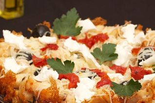 Куриная запеканка с сыром и чесночными гренками из мультиварки