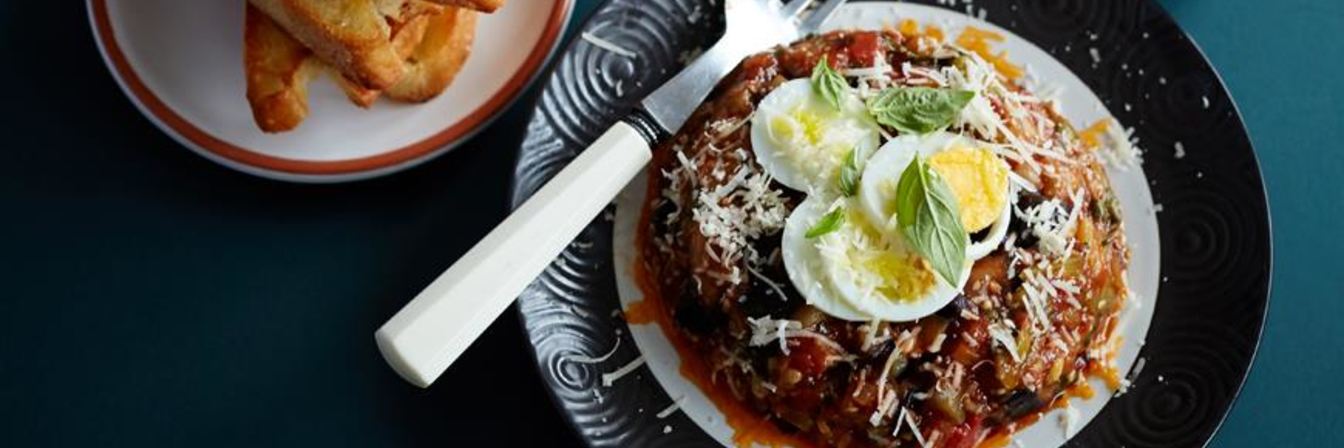 Мини-запеканка из капонаты с базиликом