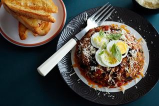 Мини-запеканка из капонаты с базиликом