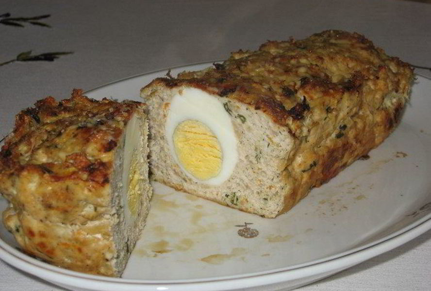 Мясная запеканка с куриным яйцом
