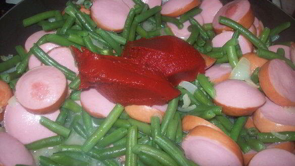 ШАГ 7. немецкая овощная запеканка с сардельками