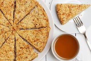 Сладкая запеканка с рисом и яблоками