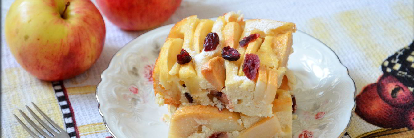 Творожно-яблочная запеканка с клюквой