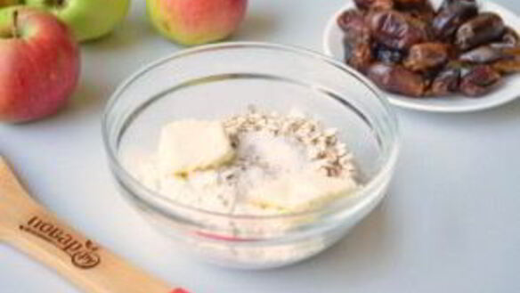 ШАГ 2. запеканка из яблок и фиников