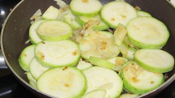 ШАГ 2. запеканка с гречкой и кабачком