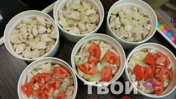 ШАГ 3. запеканка с курицей в формочках