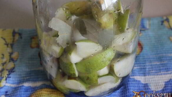 ШАГ 2. компот из груш с черноплодной рябиной и малабарской корицей на зиму