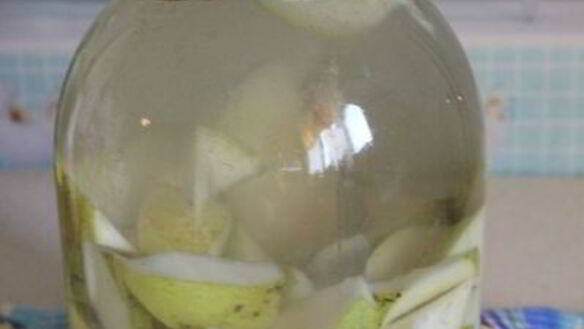 ШАГ 3. компот из груш с черноплодной рябиной и малабарской корицей на зиму