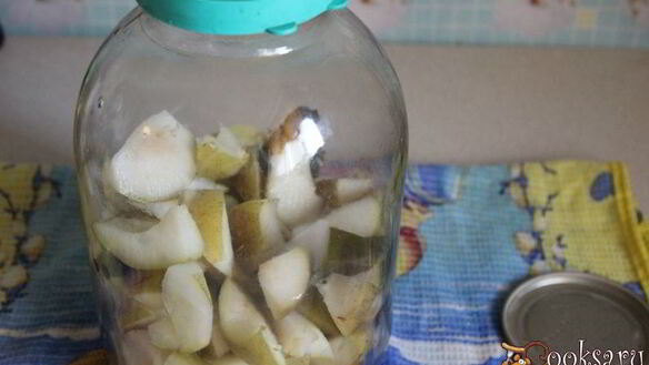 ШАГ 4. компот из груш с черноплодной рябиной и малабарской корицей на зиму