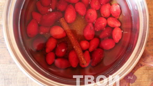 ШАГ 3. компот из кизила