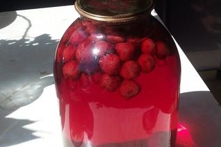 Компот из клубники на зиму