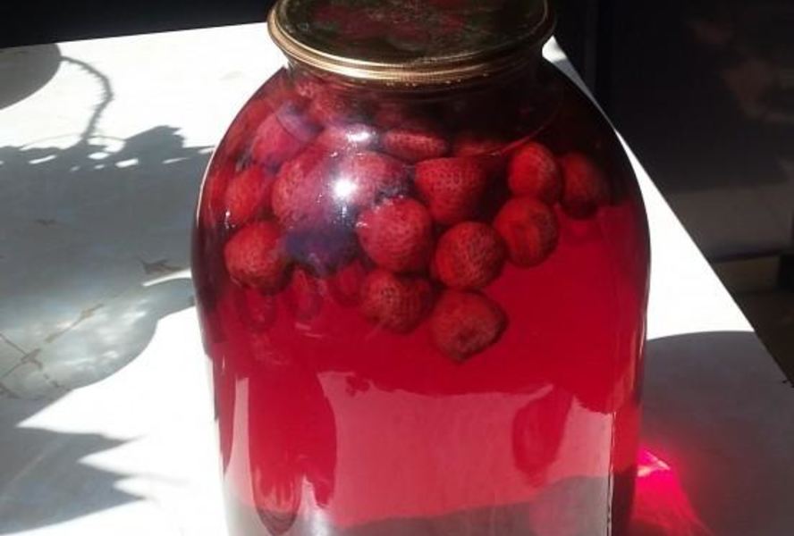 Компот из клубники на зиму