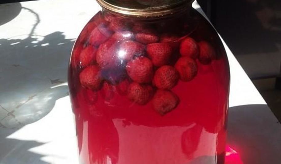 Рецепт компот из клубники на зиму
