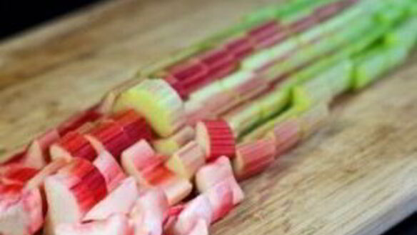 ШАГ 3. компот из ревеня