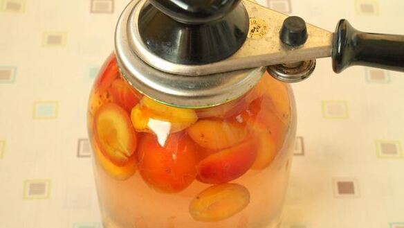 ШАГ 5. компот из слив и абрикос на зиму