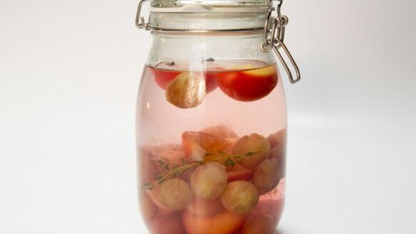 ШАГ 3. компот из винограда и сливы