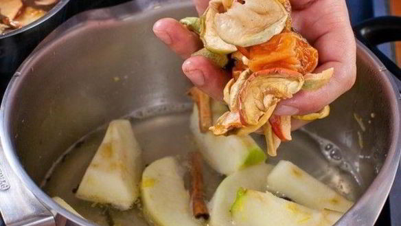 ШАГ 3. компот из яблок и сухофруктов