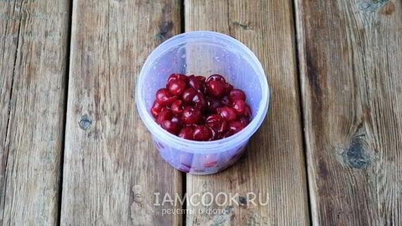ШАГ 6. компот из яблок и вишни