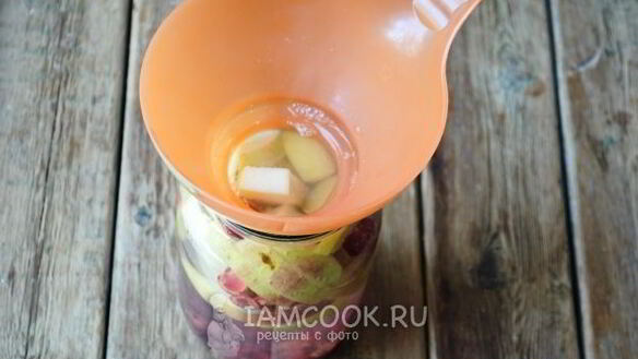 ШАГ 9. компот из яблок и вишни