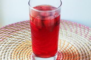 Компот из замороженной клубники и ежевики